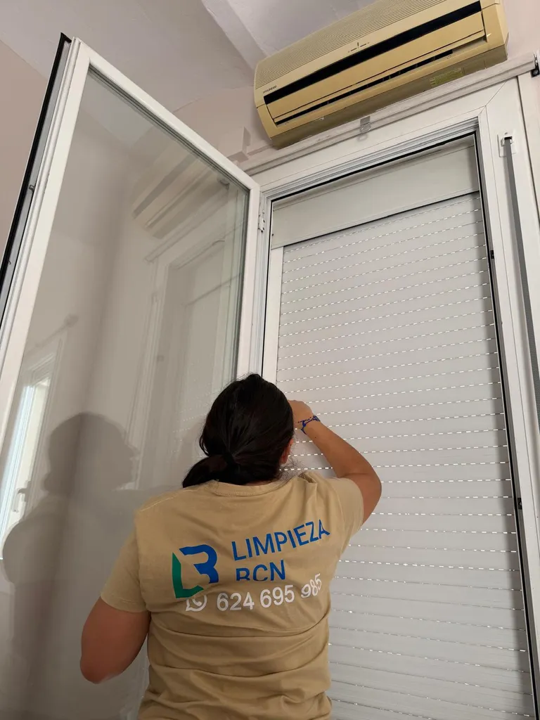 Empresa de limpieza de persianas y ventanas en Barcelona - Limpieza BCN.