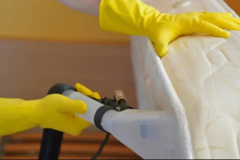 Cómo Lavar un Colchón: Guía Completa y por qué Deberías Considerar Servicios Profesionales