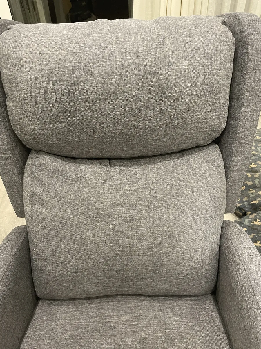 Detalle del asiento limpio, sin rastro de grasa ni cercos oscuros.