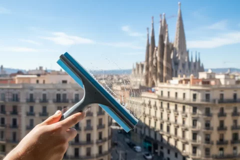 Cómo Limpiar Ventanas, Cristales y Persianas: Guía Profesional y Trucos Caseros