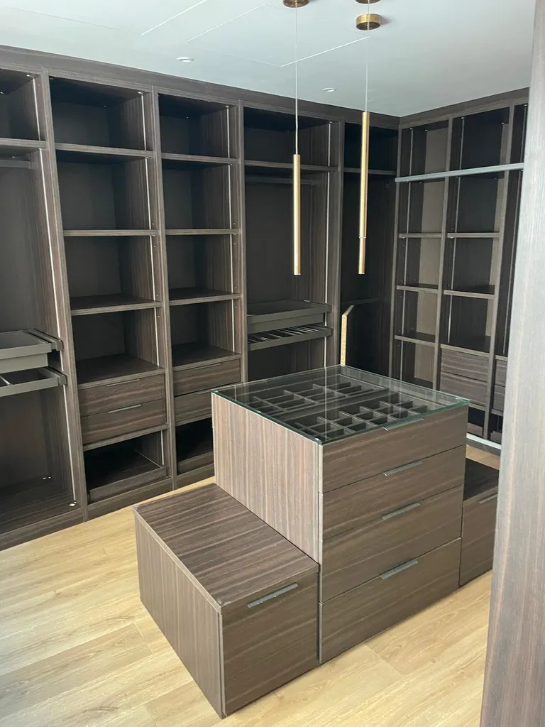 Servicio profesional de limpieza de todas las zonas de una vivienda al finalizar un alquiler